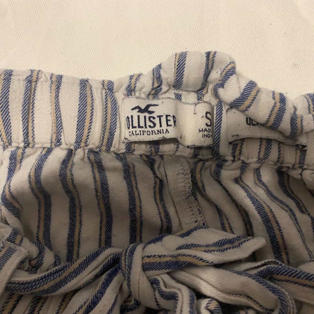 Shorts - Picture 2 of 3